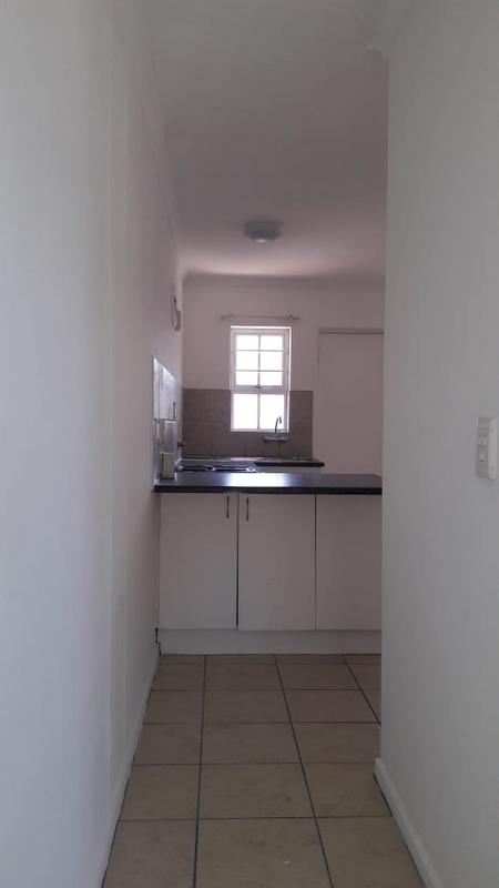 To Let 1 Bedroom Property for Rent in Maitland Western Cape